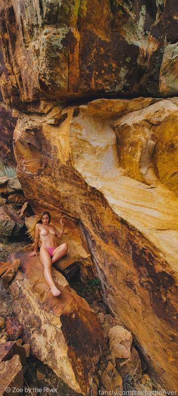 Zoebytheriver - Fansly - 09 Sep, 2021