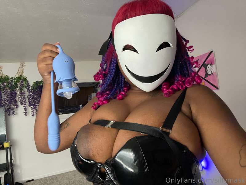 new hair but same big juicy tiddies 2
