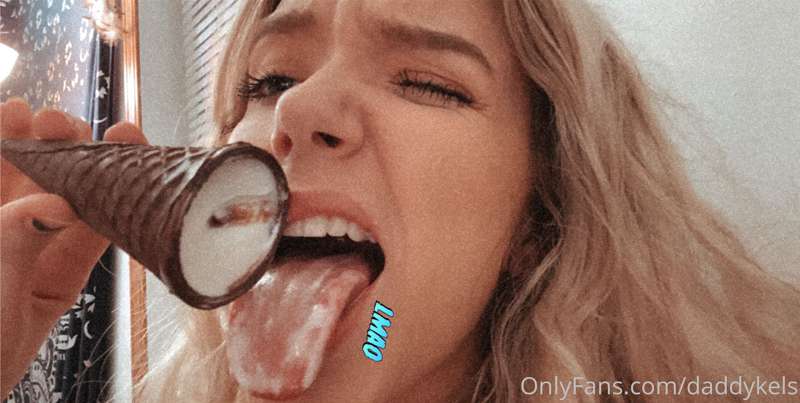 isnt what it looks like but i wish it was ;)👅😳