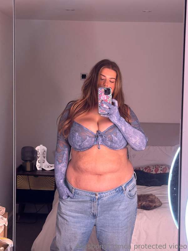 Low rise baggy jeans really hide the biggest and softest par.. 2