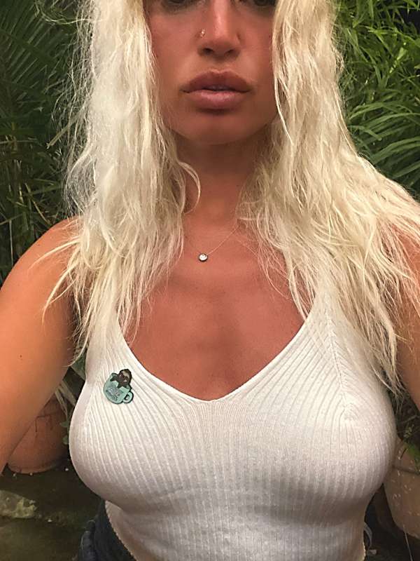 😈🥵OOOH IT'S DIFFICULT TO KEEP THEM IN A BRA😈🥵