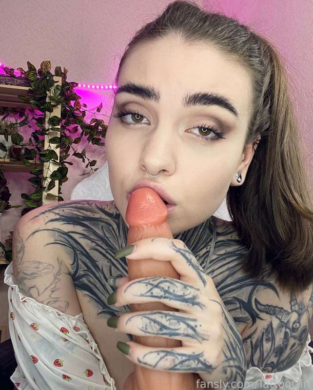 Tattoogirl - Fansly - 23 Oct, 2022 2