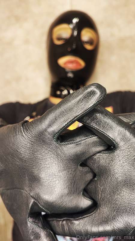 Gloves on, ready to fuck you up 😈