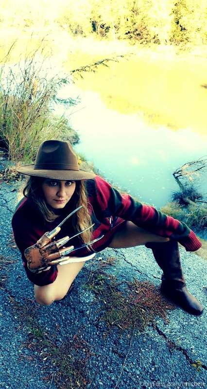 Freddy Krueger cosplay
If you enjoyed, tip me on my Skates c.. 8