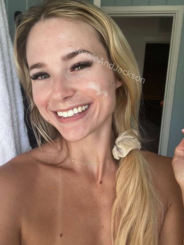 **Cum covered first thing in the morning** 🥵
The best way to.. 3