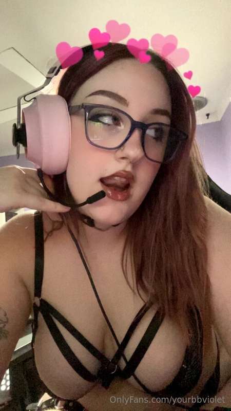 Gamer Girl nudes ;)  2 videos, 7 photos mainly tits in this .. 7