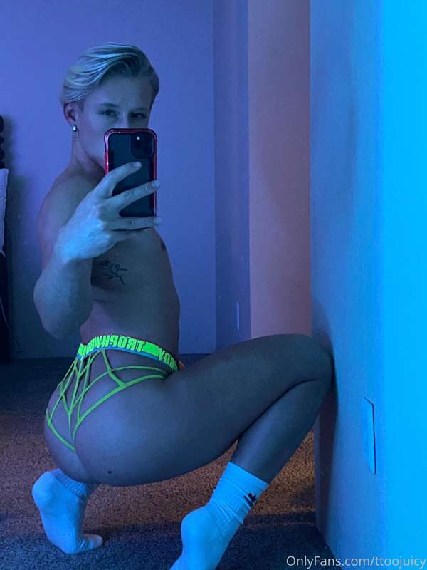 Neon and shiny 💚✨