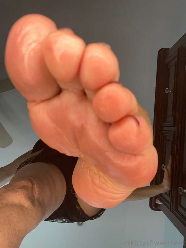 Late start today ☺️ Enjoy these incredible soles pics! 