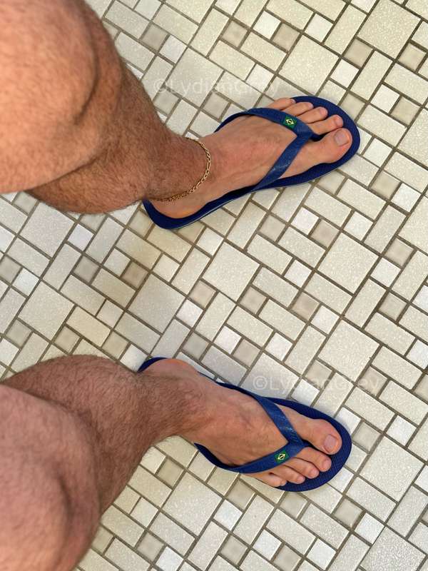 ☀️ 🩴 
Almost flip flops season again 4