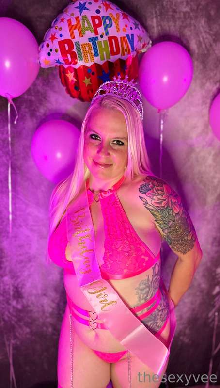 **Happy Birthday to me! I'm 41 today & still killin it! 😉** 2