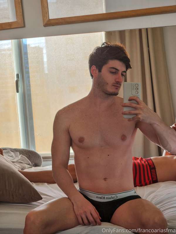 Si me tuvieras una noche en la cama, te gustaria que yo sea .. 1