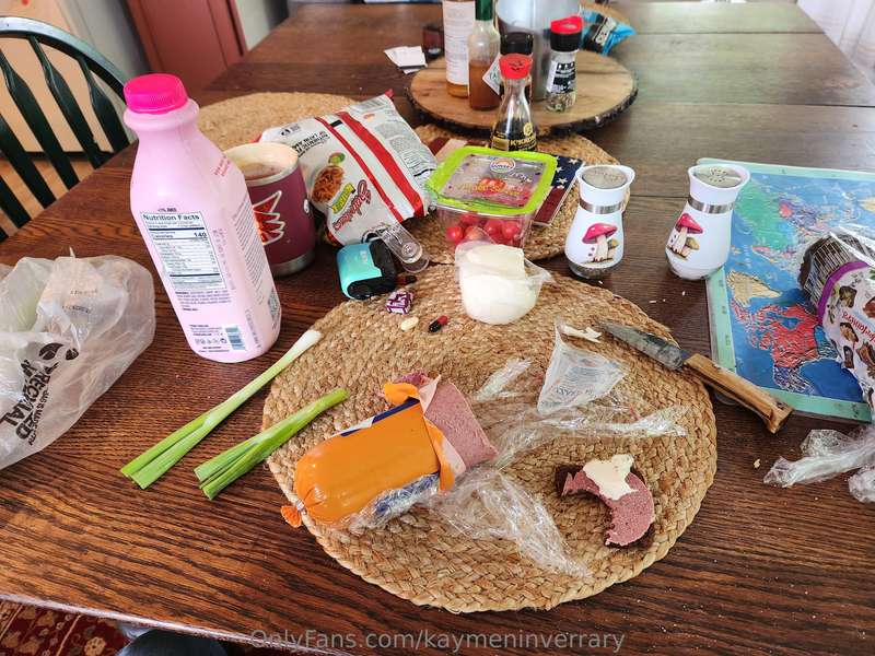Chaos lunch!