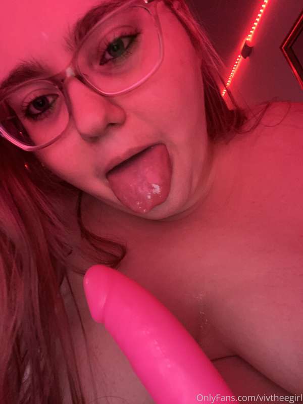 Who wants me suck and lick and gag on their dick? 😈😩🤤