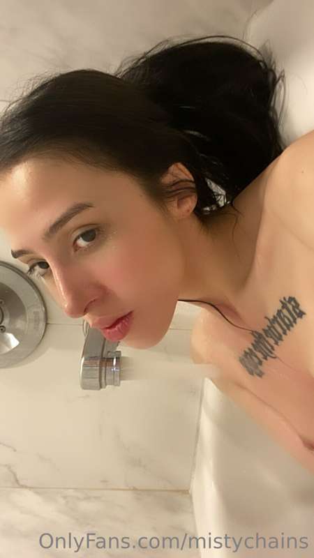 ## Bubble bath? BUBBLE BATH! 😍
Did you bring the toy duck? o..