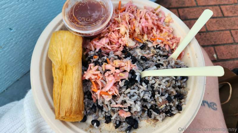 Swipe to see all the street food I ate that made me get stuc.. 6
