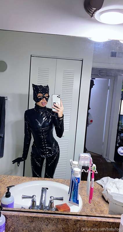 Catwoman (latex) pt. 2 🐱💗 Im definitely bringing this set ba.. 11