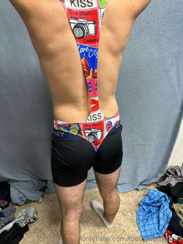 Not sure what this is the private is wearing! 14