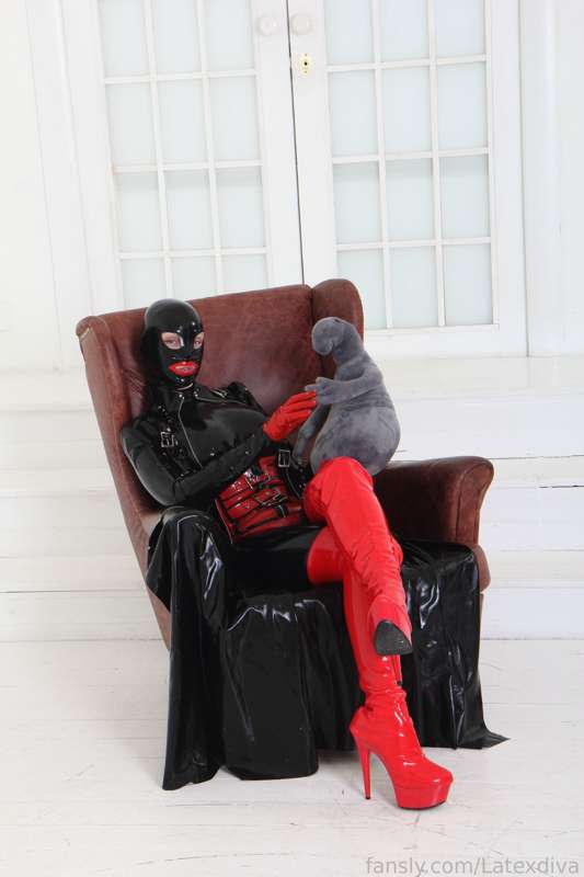 Latexdiva - Fansly - 03 Oct, 2022 6