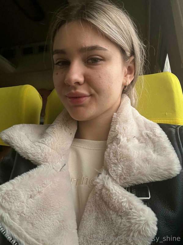I loooove to travel so much 🚂 I wish i could go somewhere ov.. 3