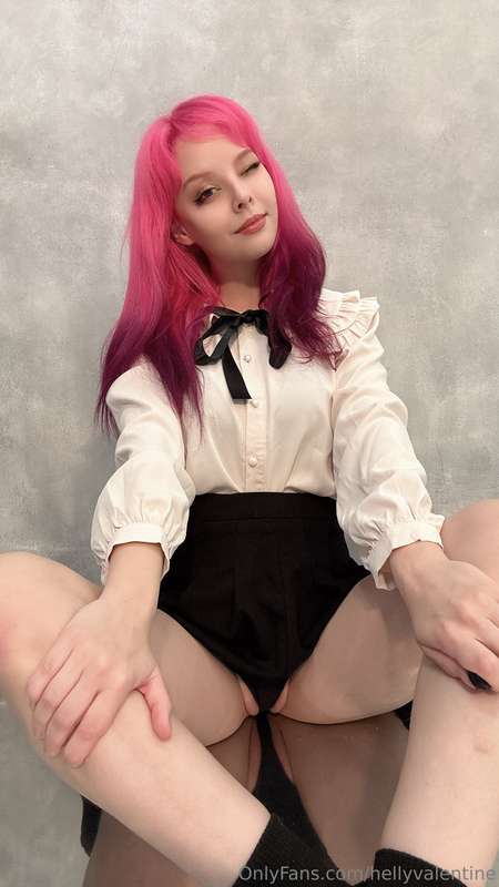 I’m rocking a special Christmas outfit today and couldn’t re.. 2