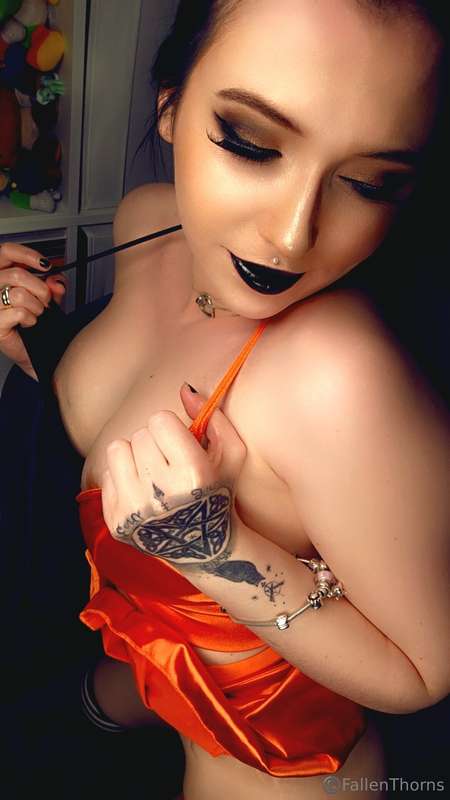 Fallenthorns - Onlyfans - 11 May, 2025
