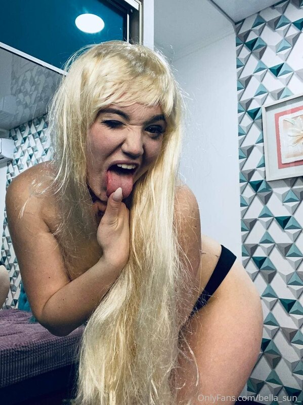 I want to get a load of hot cum in my mouth ?? This is my fa..