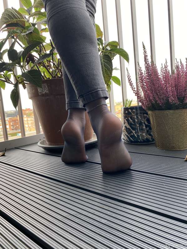 More nylon feet 🦶