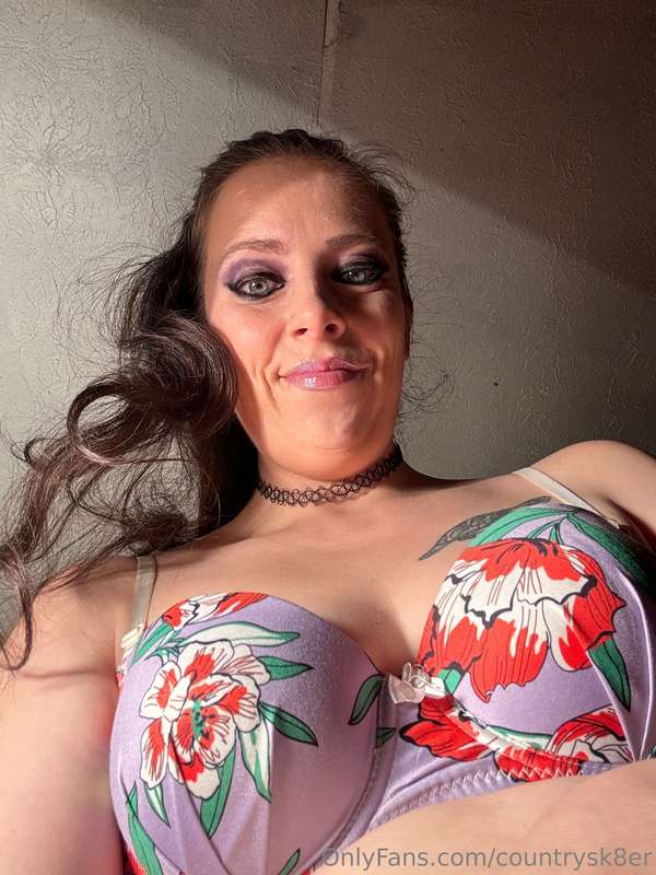 😘😘😘😘 how bad u want this tight pussy (; 6