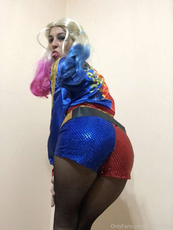 Harley Quinn is a freak 13