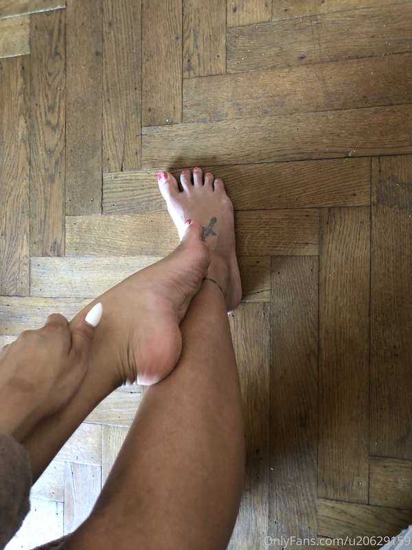 It’s foot Friday 🦶🏾🦶🏾 So here’s a close up selection of thos.. 4