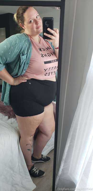 Feeling cute at work tonight! 😘