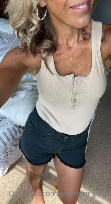 Do I look like I need some cock?!…….😏🍆🌮
