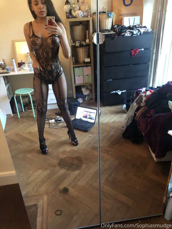 Swipe to the end to slide off those knickers 😈😈