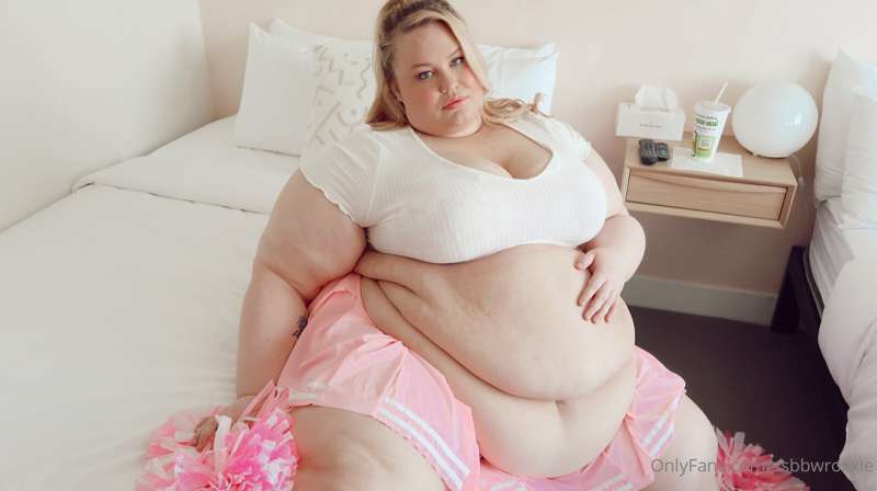 The fat cheerleader of your dreams! 32