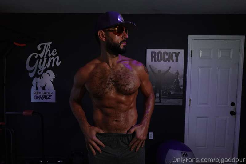BTS: Warming Up on Set for JOGGER JERKER Shoot! Thanks to al..