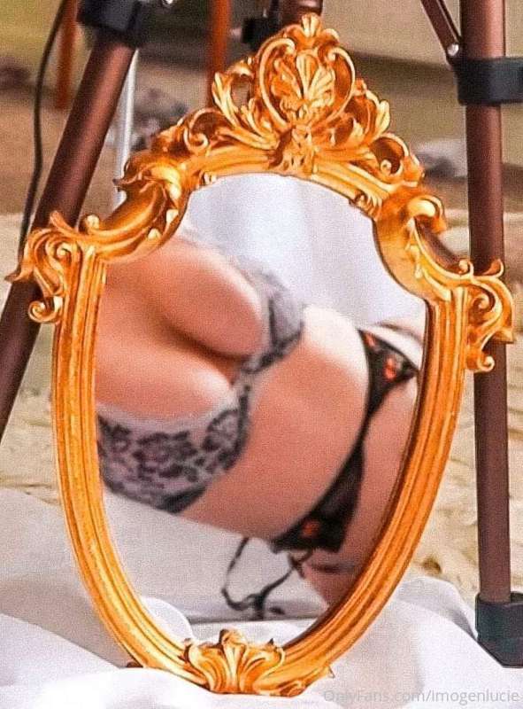 Through the looking glass💭🌹 3
