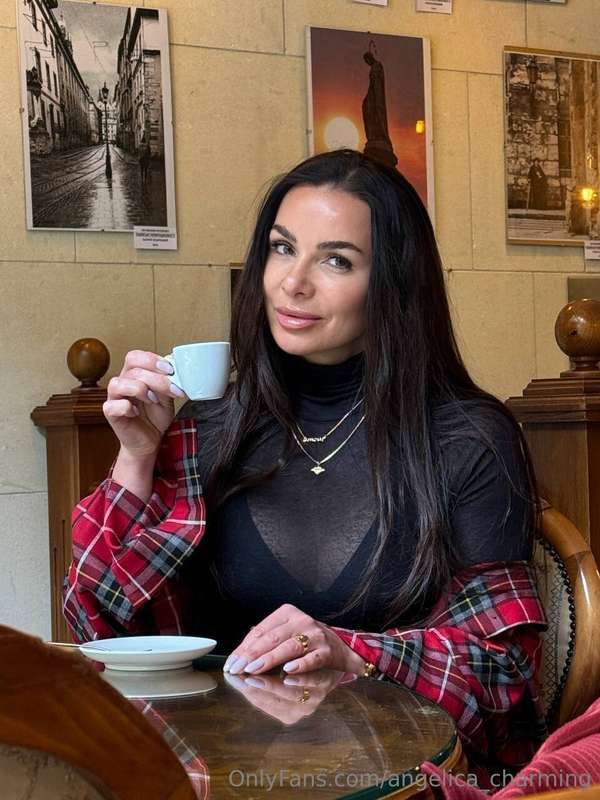 I'm sitting, drinking coffee☕️analyzing...Autumn is in my cu..