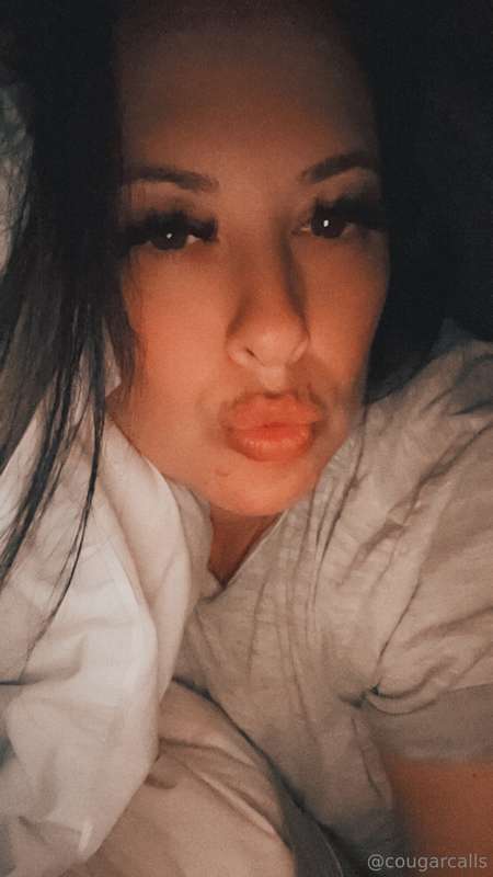 I wonder what these lips do?!?!?! Talk dirty to me 🍑🍆