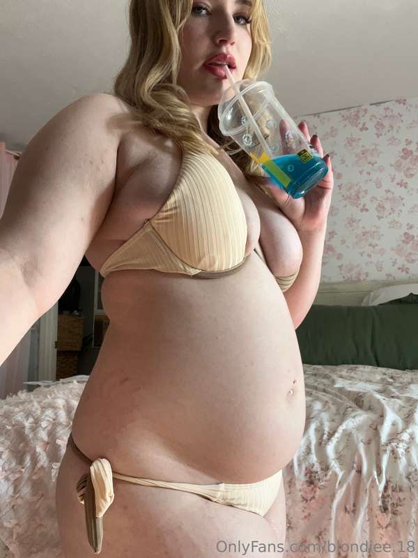Blondiee.18 - Onlyfans - 07 May, 2025
