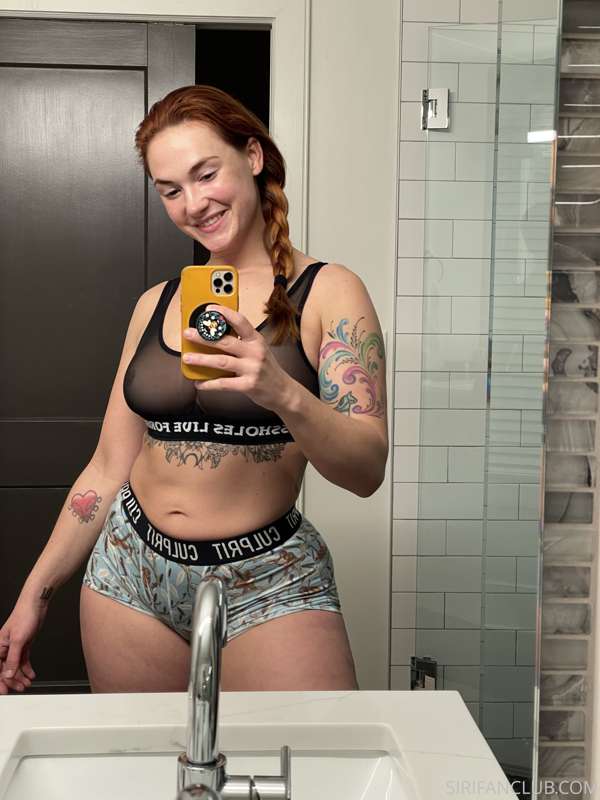 First bathroom mirror selfies in my new house 🥰 1