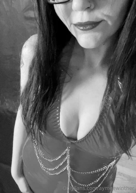 Head over to my VIP for more 💋  ✨onlyfans.com/aymeewinthervi..