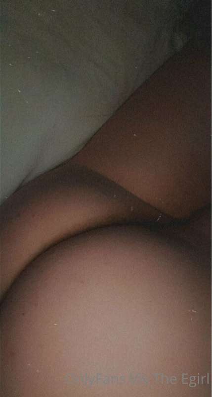 Desperate to suck something, any volunteers? 😩🤤🥵 3