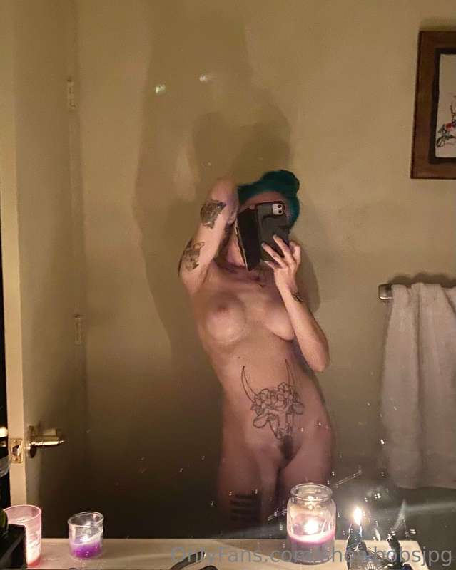 been a long ass week 🙃 bath time 🛀  I threw rose pedals, som..