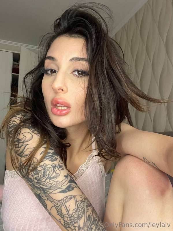 Today I'm feeling especially seductive🥰 I'm starting the day..