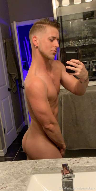 Who’s hungry? 👅🍰 2