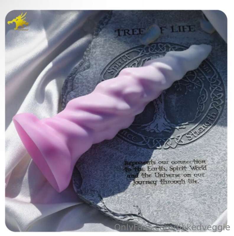 Got 4 new toys coming in 😳 which one do you want to see me u.. 1