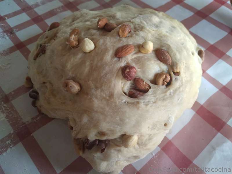 El bollo duplicó el volumen ahora mira cómo agregar los frut.. 5