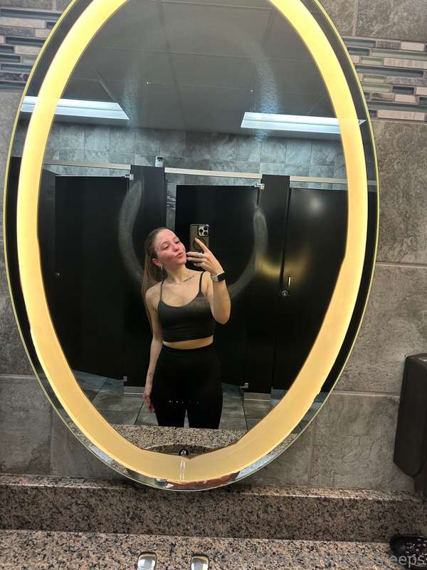 Gym Crush Confessions 💪🔥After a sweaty workout, I couldn’t h..