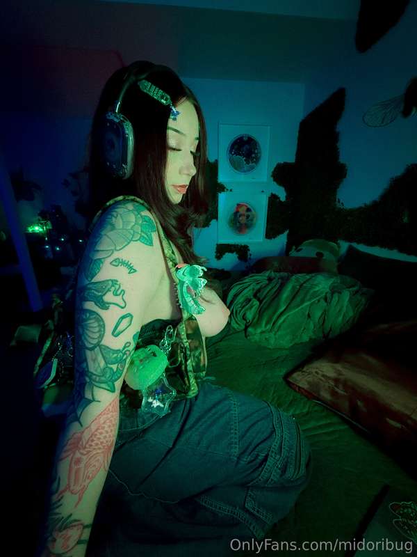 pull my pants all the way down :3 3