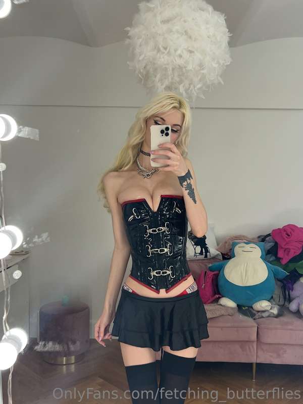 Should I record a domina JOI in this outfit? 🫰🖤 1